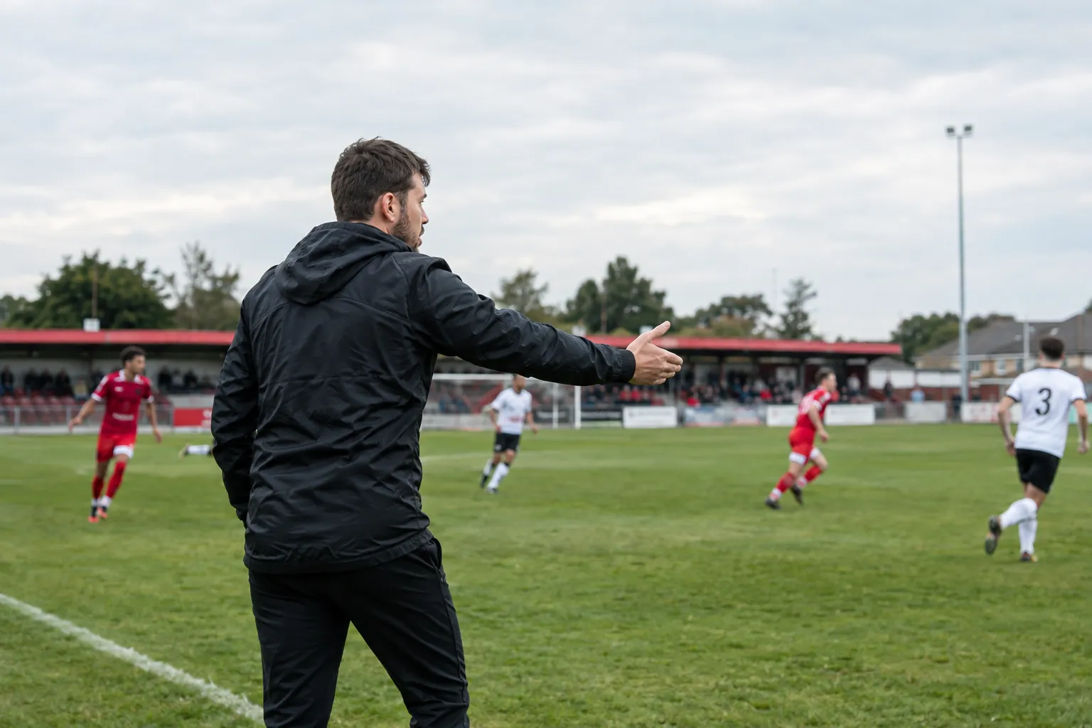 Poole Town confie les clés à Josh Staunton après le départ de son duo d’entraîneurs