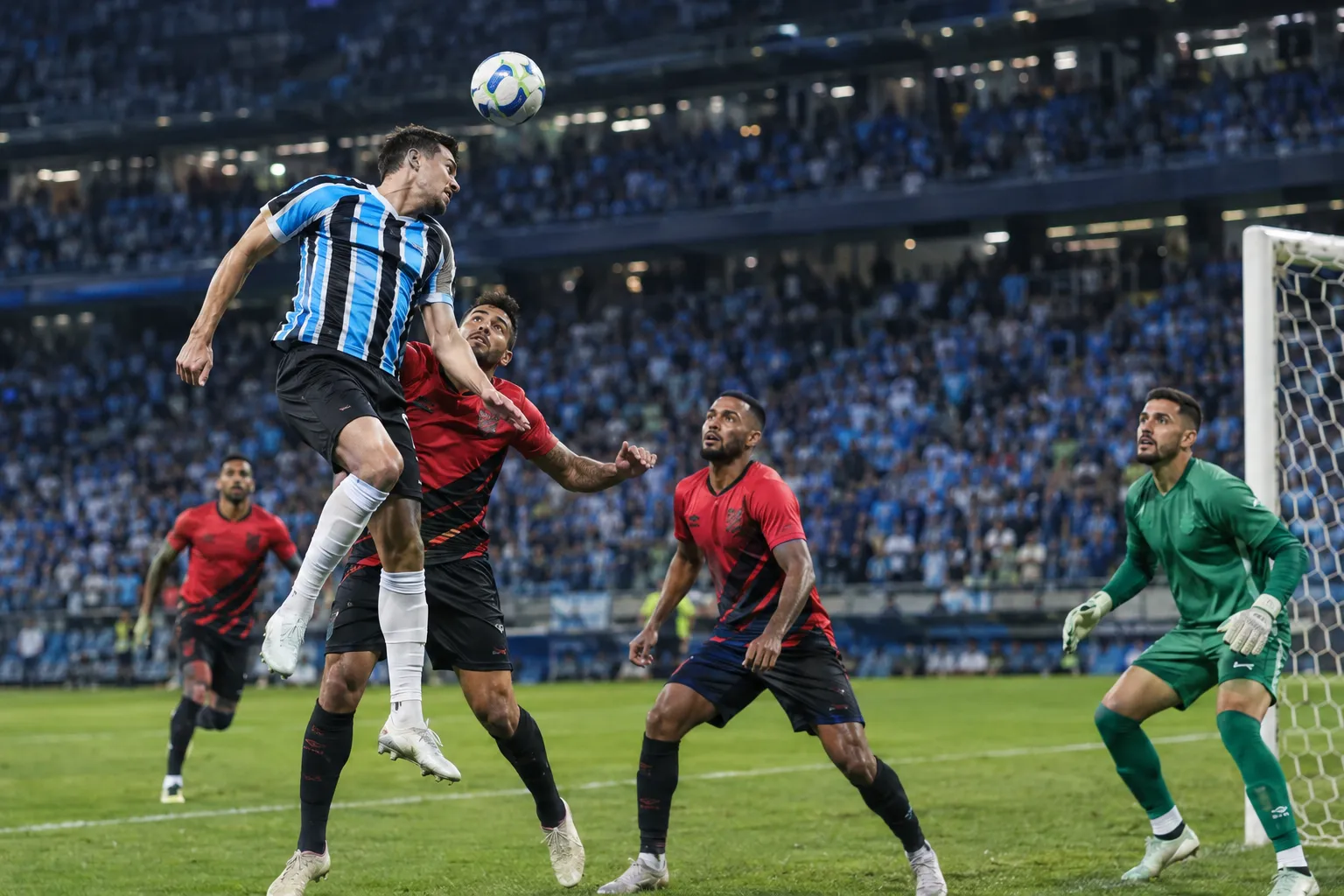 Grêmio sort du Z-4, mais la victoire sur l’Athletico ne règle rien